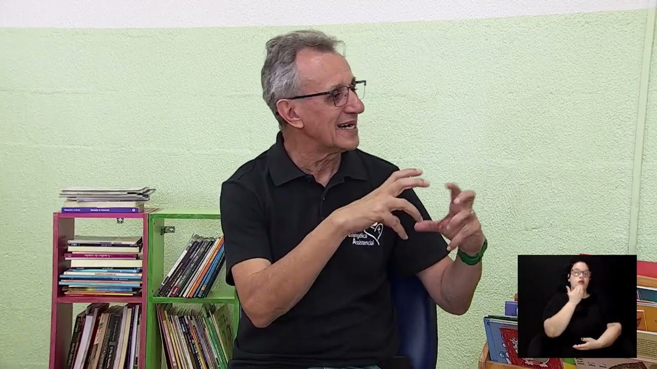 Marcelo Santos, presidente da AEA, durante entrevista sobre acolhimento de crianças no programa Mãos Solidárias da TV Câmara Campinas