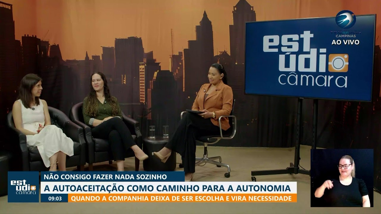 Neuropsicóloga Janaina Tamiossi e psicóloga Amarílis Oliveira durante debate sobre autoaceitação no Estúdio Câmara, da TV Câmara Campinas.