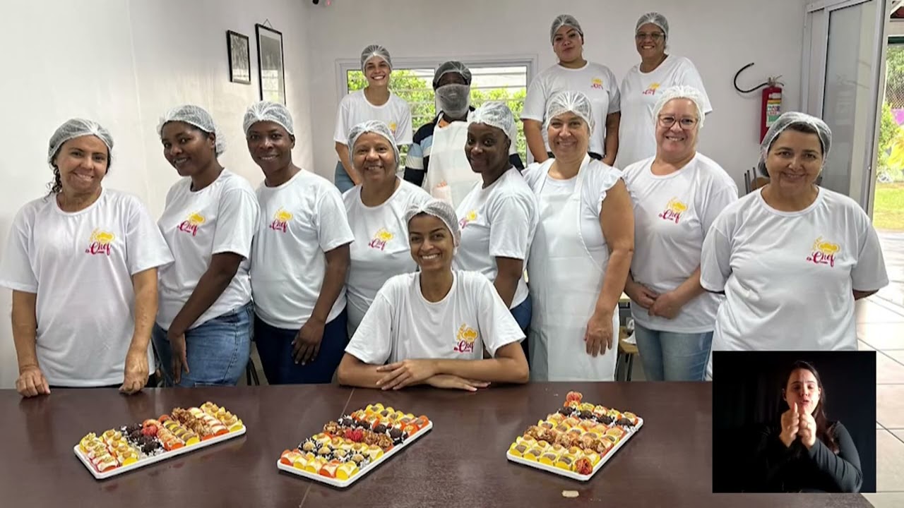 Empreendedora prepara produtos de confeitaria no Circuito Gastronômico dos Amarais, projeto exibido pela TV Camara Campinas