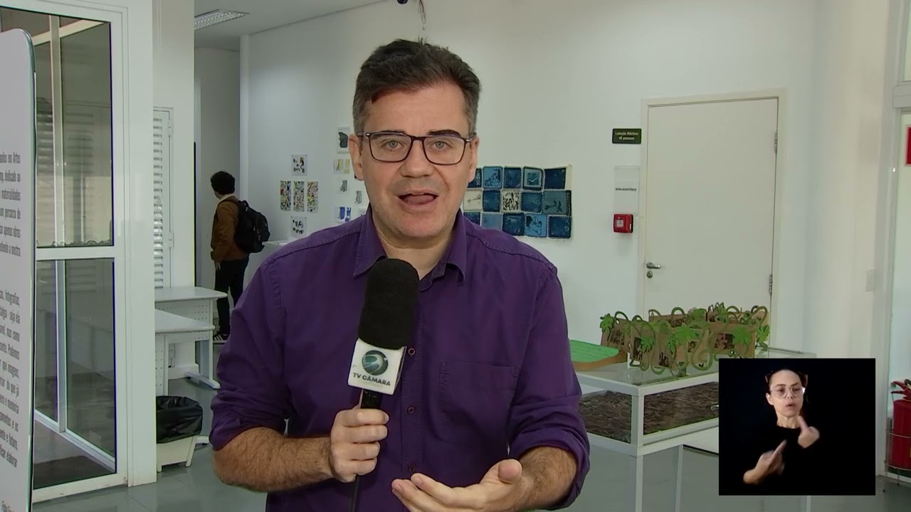 Pesquisador comenta as interfaces entre literatura e textos bíblicos durante o Colóquio Internacional Celta na TV Câmara Campinas.