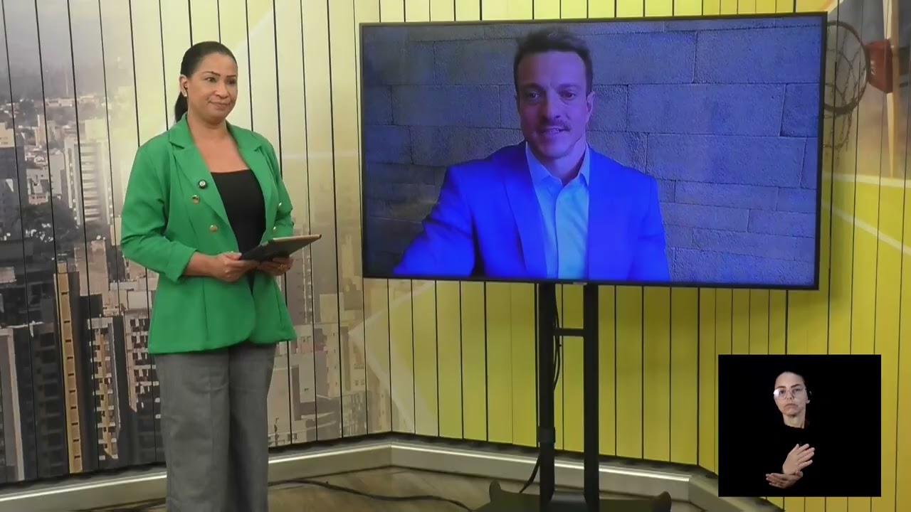 Advogado Carlos Baldim durante entrevista sobre direitos dos condôminos no quadro É Seu Direito da TV Câmara Campinas