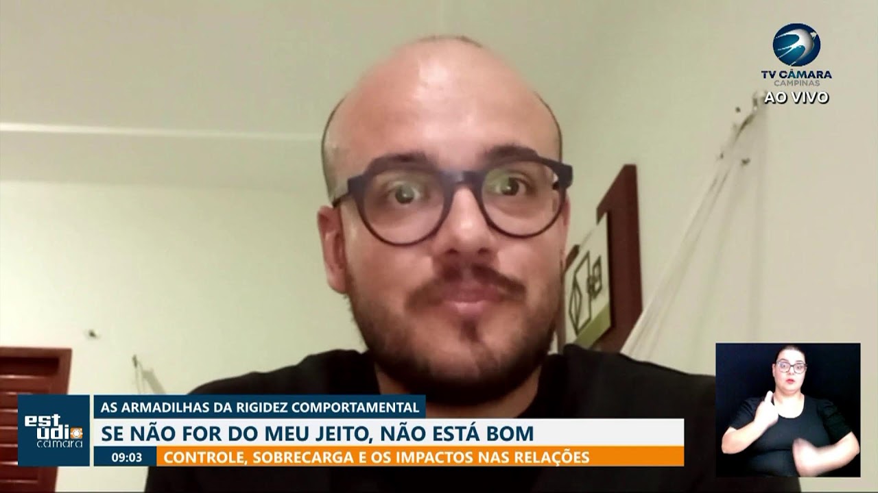 Apresentadora Rubia de Oliveira e os convidados Andressa Moraes e Diego Merlin no estúdio do Estúdio Câmara, da TV Câmara Campinas