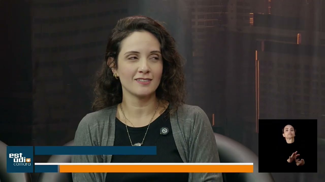 Psicologas Vivian Pedroso e Debora Felipe durante debate sobre linguagens do amor no Estudio Camara da TV Camara Campinas