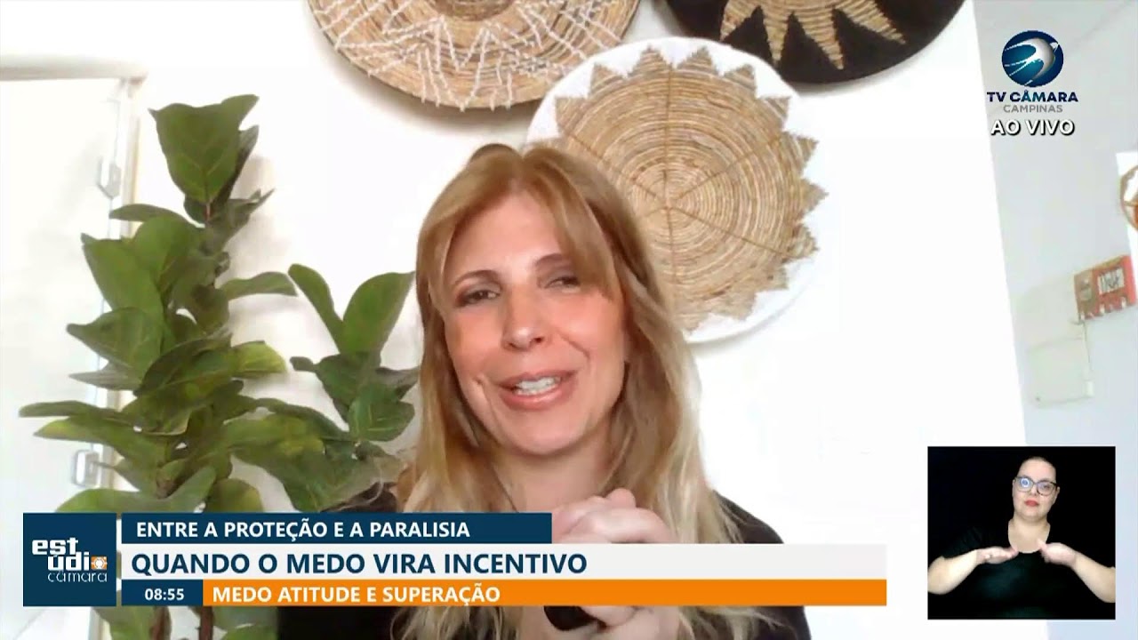 Psicólogas Giovanna Fusaro e Carolina Coneglian Lopes durante debate sobre o medo no Estúdio Câmara da TV Câmara Campinas