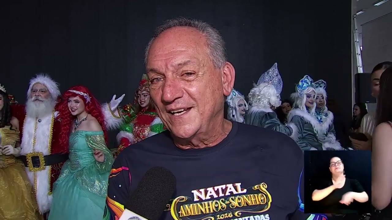 Vereadores e autoridades ao lado do Papai Noel durante o lançamento do Natal Caminho dos Sonhos 2026 na TV Câmara Campinas