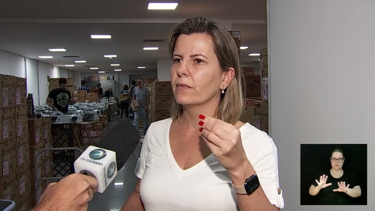 Urna eletrônica em processo de preparação para o segundo turno das eleições em Campinas, na TV Câmara Campinas.