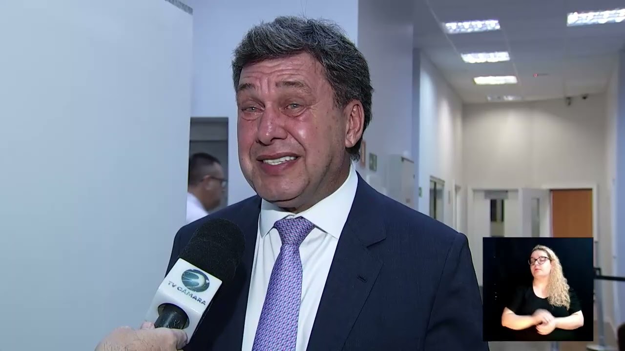 Vereador Luiz Cirilo durante entrevista sobre projeto de reconhecimento facial nas escolas municipais da TV Câmara Campinas