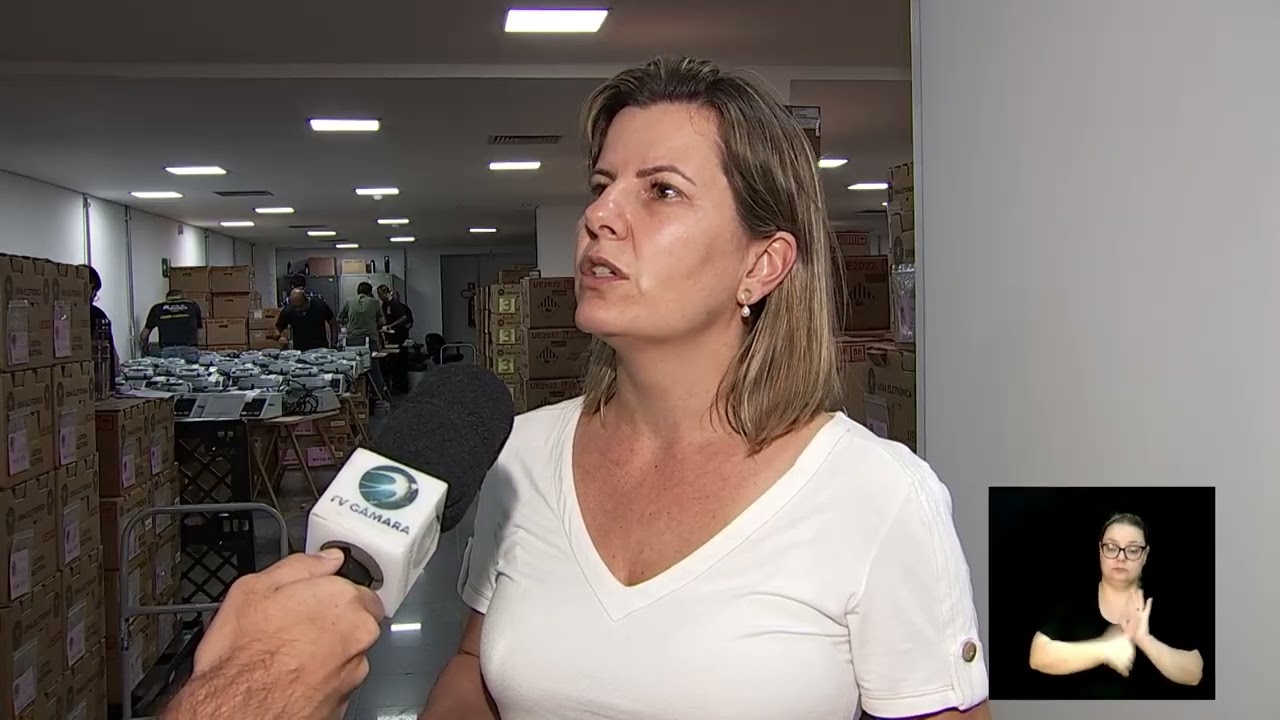 Apresentação sobre orientações da Justiça Eleitoral para o segundo turno das eleições 2026 no programa Eleições da TV Câmara Campinas
