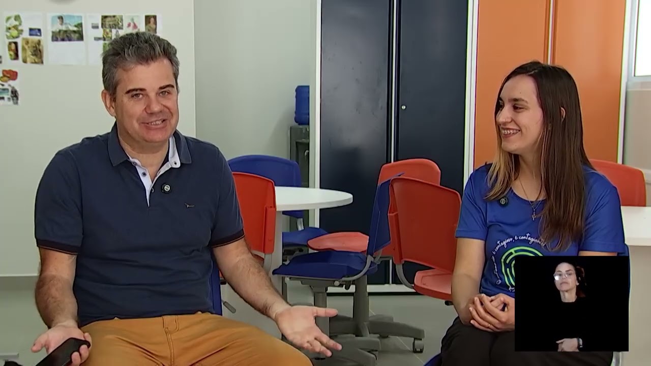 Psicóloga Laura Rios Moreira durante entrevista sobre socialização infantil no quadro De Olho na Educação da TV Câmara Campinas
