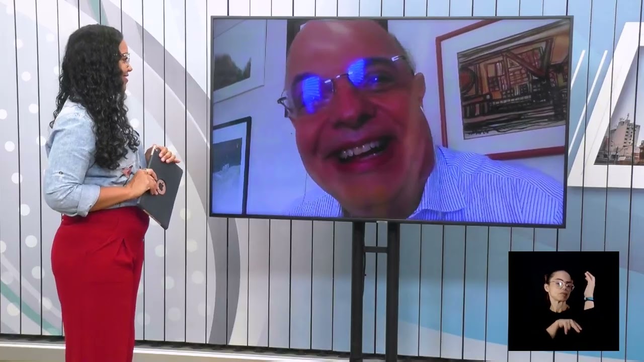 Médico Maurício Bagnato durante entrevista sobre sono após o almoço no programa Saúde Agora da TV Câmara Campinas.