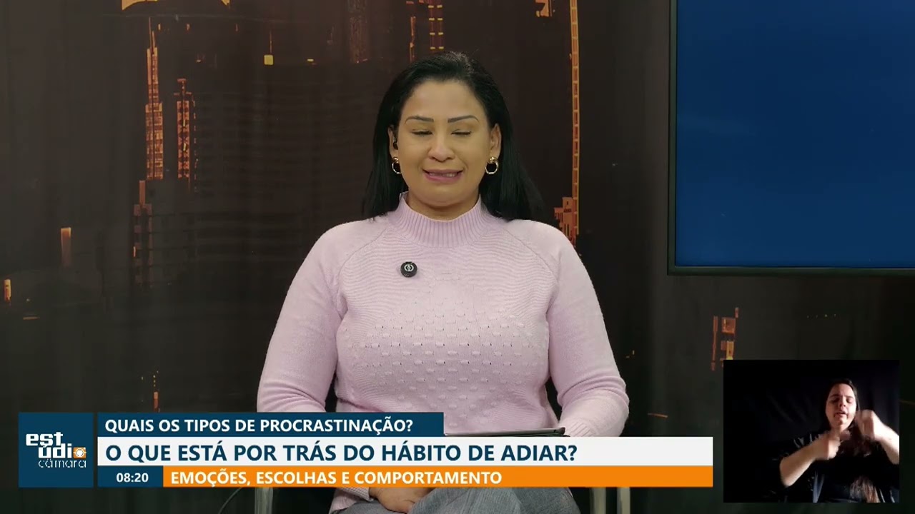 Psicólogo Rafael Polizel durante entrevista sobre tipos de procrastinação no programa Estúdio Câmara da TV Câmara Campinas